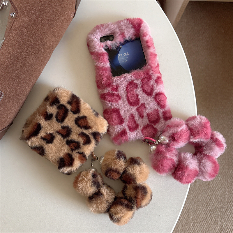 Phone Cases Z Flip 7 - Fashion Leopard Print Fluffy Plush Wrist