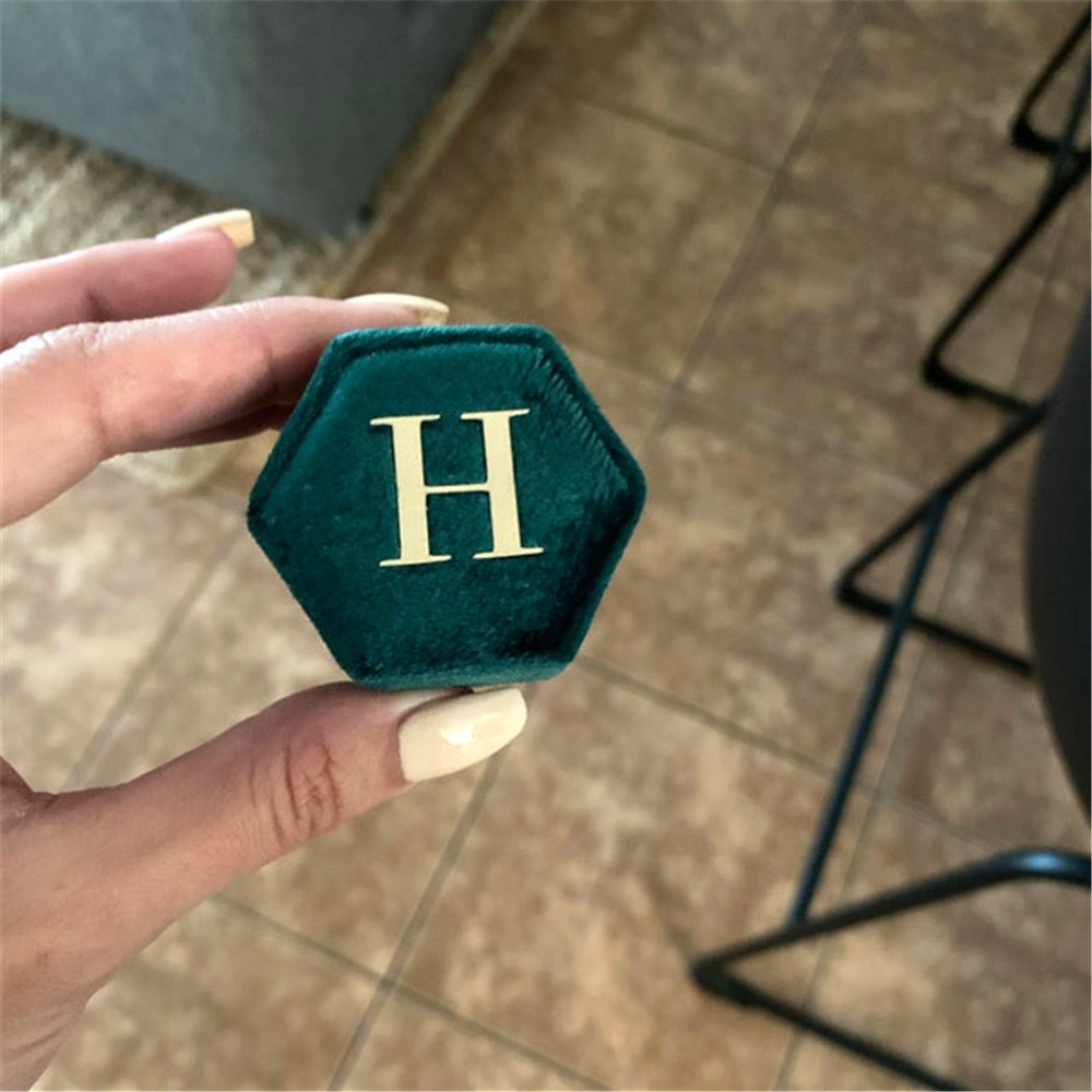 Green Hexagon Velvet Ring Box  - Monogram Custom Case reseña y precio