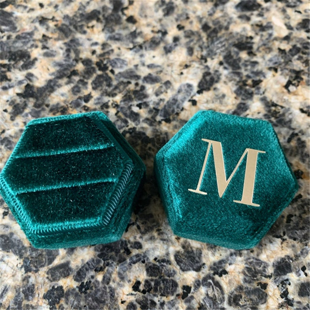Green Hexagon Velvet Ring Box  - Monogram Custom Case reseña y precio