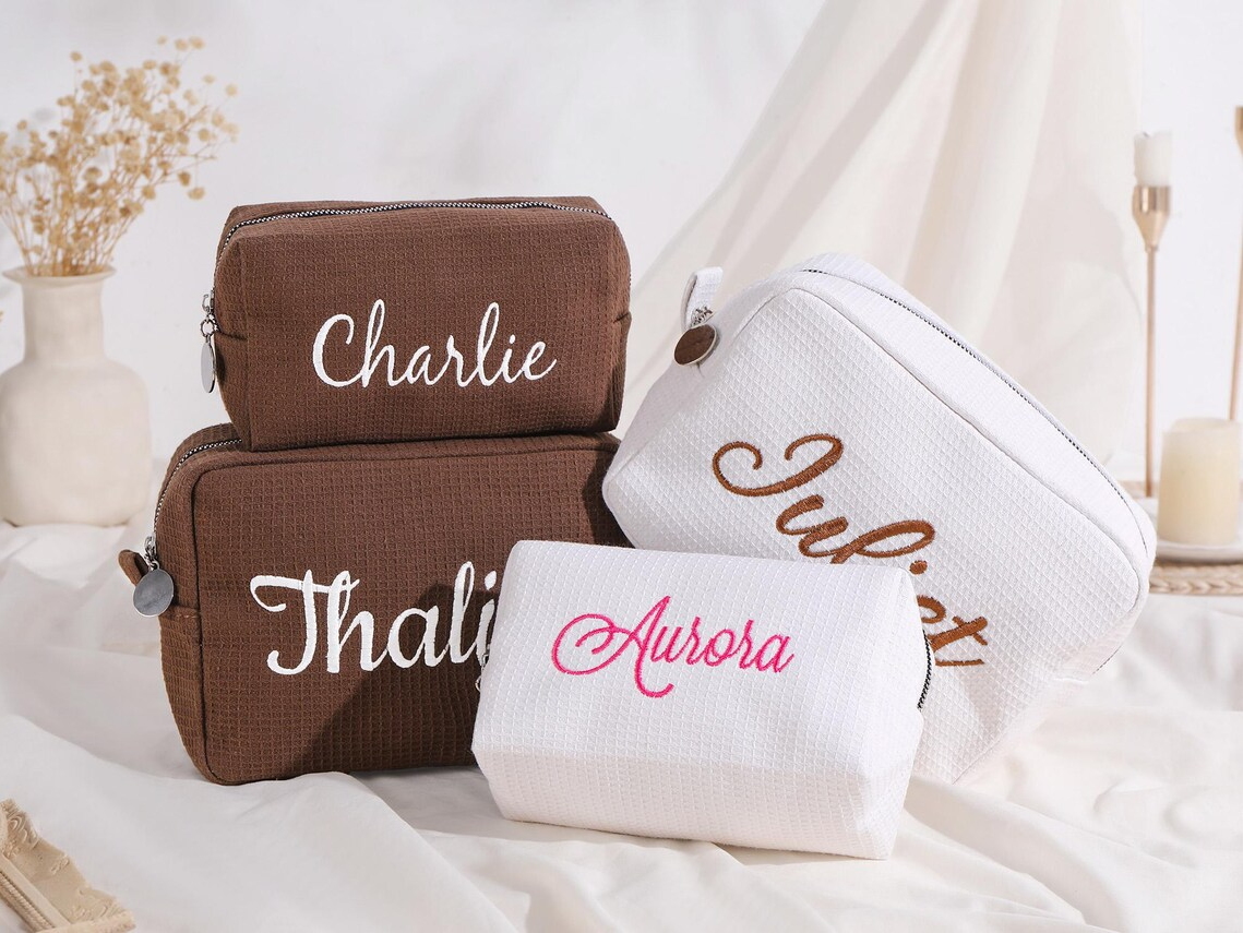 Personalized Embroidered Waffl - Monogram Custom Case reseña y precio