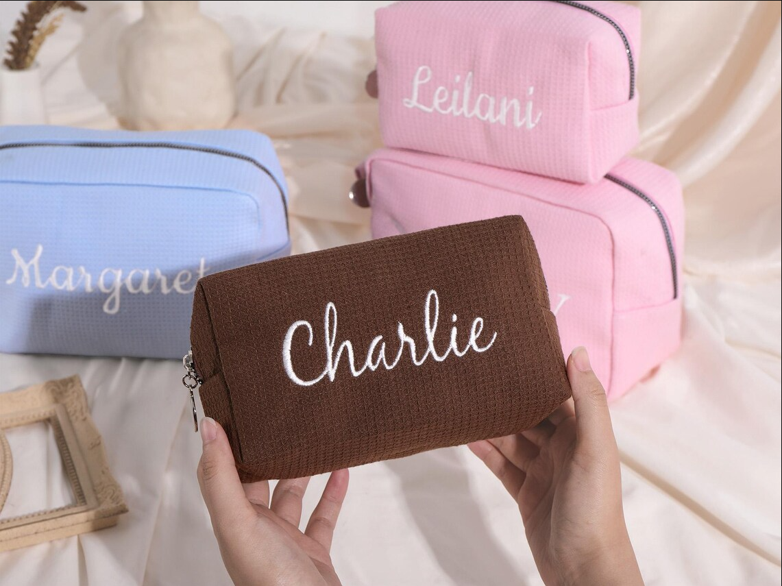 Personalized Embroidered Waffl - Monogram Custom Case reseña y precio